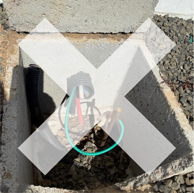 Conexões elétricas expostas em caixa de infraestrutura